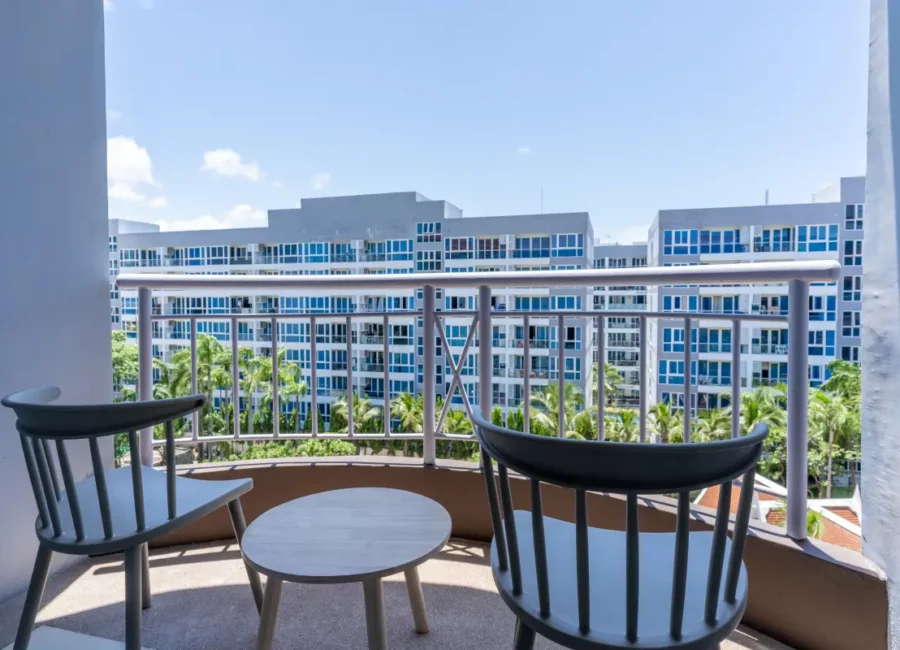Deluxe Twin Pool View